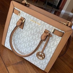 NWT Michael Kors Dillon Vanilla/Acrn Large Handbag